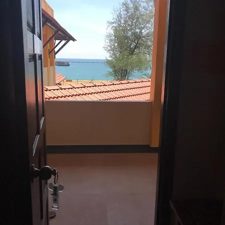 Teluk Lipat Seaview Inn Dungun Exterior photo