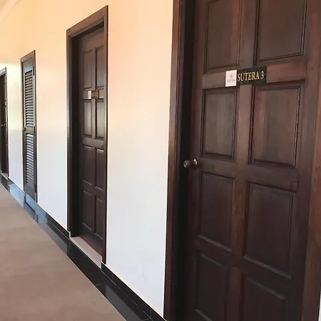 Teluk Lipat Seaview Inn Dungun Exterior photo